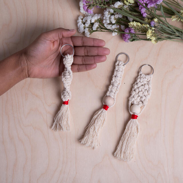 Lag din egen nøkkelhank 3 pk. Kikkerland Macrame Keychain DIY