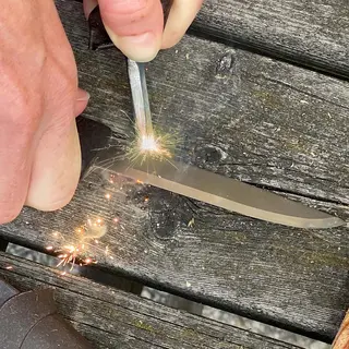 Kniv med tennstål Light My Fire FireKnife BIO CocoShell