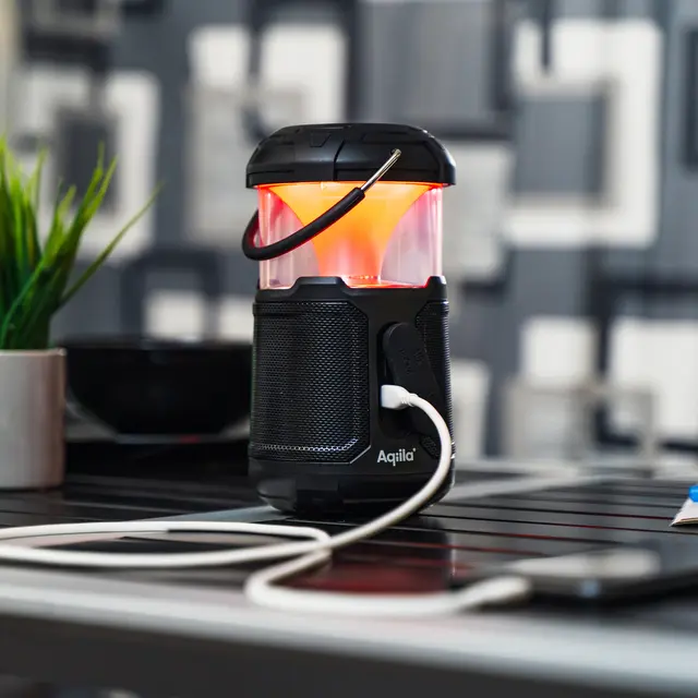 Teltlykt med høytaler Aqiila Soundbird B10 
