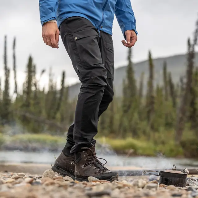Kort bukse til herre L Fjällräven Abisko Hybrid Tra Short M 50 