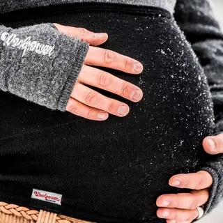 Magevarmer for gravide Woolpower Belly Warmer 200 W Black